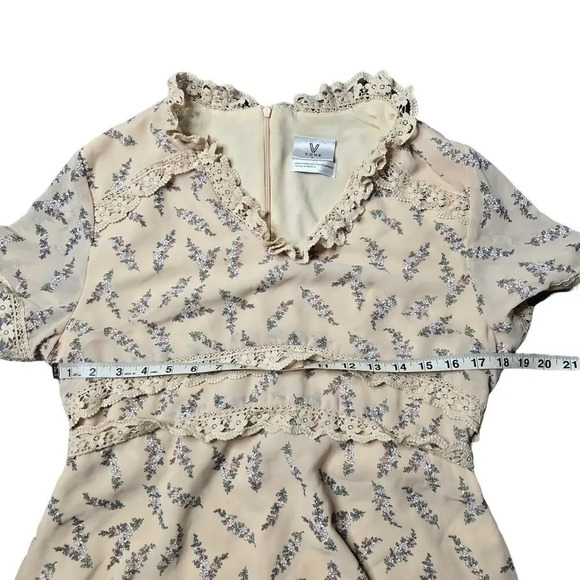 Vone Midi Floral Print Dress With Lace Trim - Picture 3 of 4